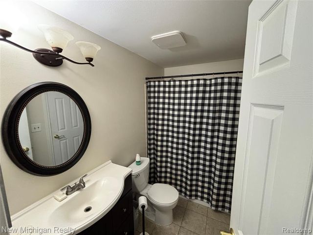 16974 Kingsbrooke Drive, Clinton Township, MI 48038