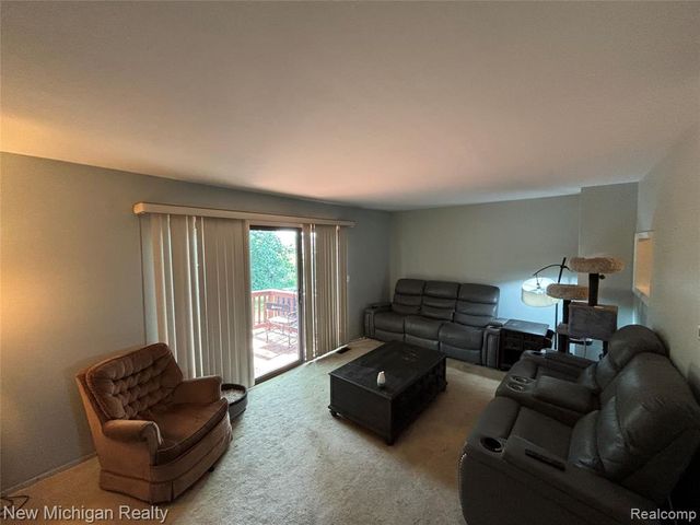 16974 Kingsbrooke Drive, Clinton Township, MI 48038