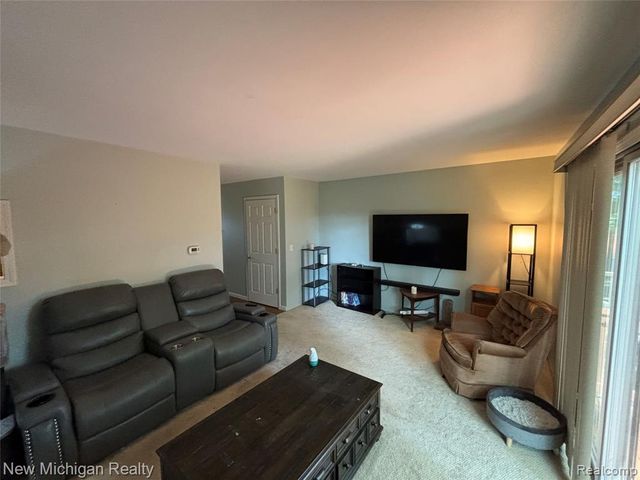 16974 Kingsbrooke Drive, Clinton Township, MI 48038