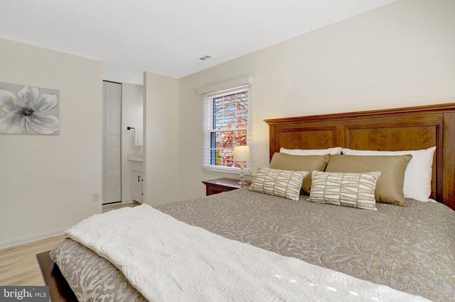 2660 CENTENNIAL CT, Alexandria, VA 22311