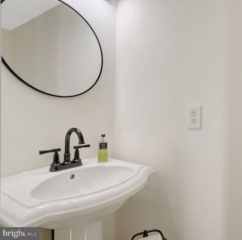 2660 CENTENNIAL CT, Alexandria, VA 22311