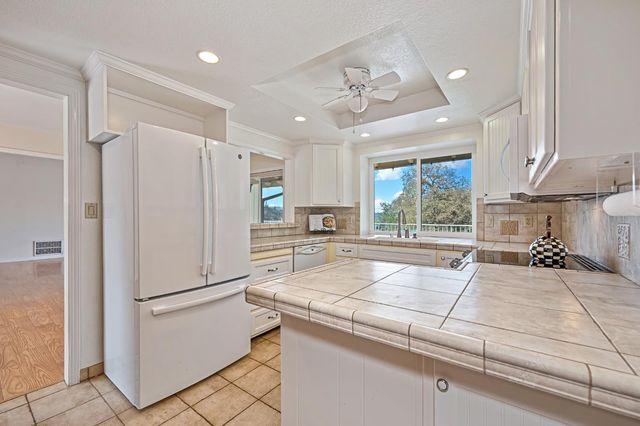 13894 Hemlock Dr, Penn Valley, CA 95946