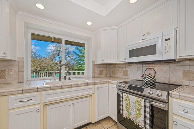 13894 Hemlock Dr, Penn Valley, CA 95946