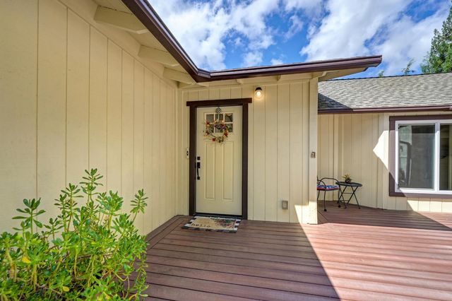 13894 Hemlock Dr, Penn Valley, CA 95946