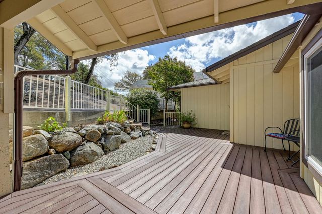 13894 Hemlock Dr, Penn Valley, CA 95946