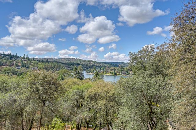 13894 Hemlock Dr, Penn Valley, CA 95946