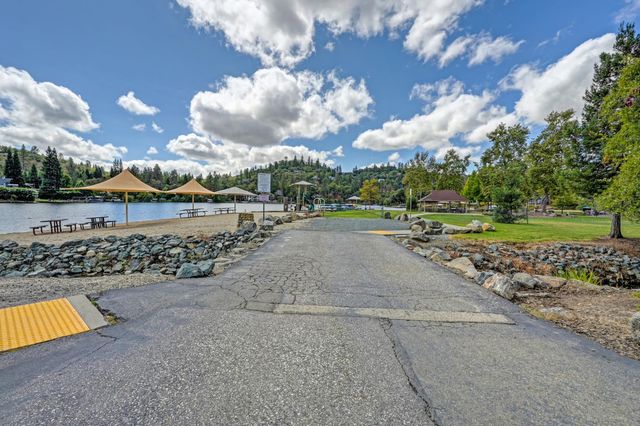 13894 Hemlock Dr, Penn Valley, CA 95946