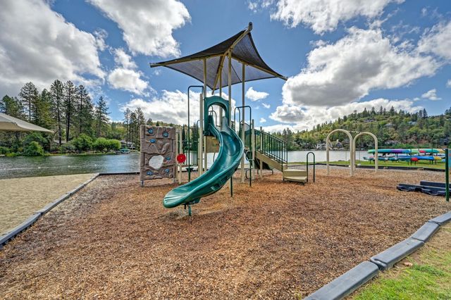13894 Hemlock Dr, Penn Valley, CA 95946