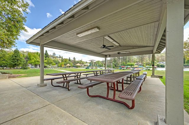 13894 Hemlock Dr, Penn Valley, CA 95946