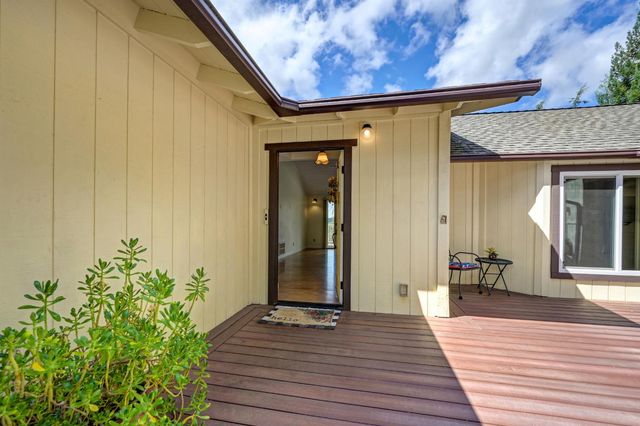 13894 Hemlock Dr, Penn Valley, CA 95946