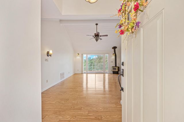 13894 Hemlock Dr, Penn Valley, CA 95946
