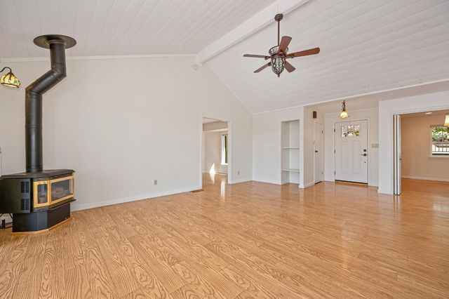 13894 Hemlock Dr, Penn Valley, CA 95946