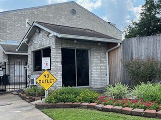 17585 Red Oak Drive 7585, Houston, TX 77090