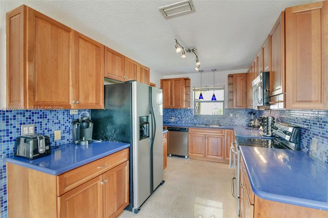 2901 NW 9th Ter, Wilton Manors, FL 33311