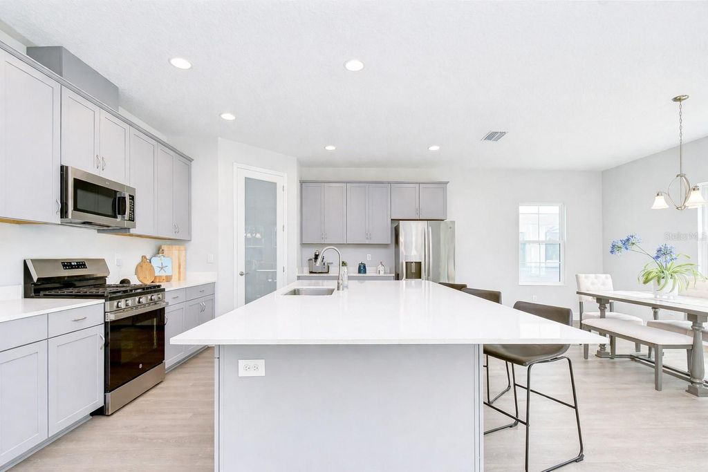 Image 13 of property listing at 14733 GALLOP RUN DRIVE, Lithia, FL 33547