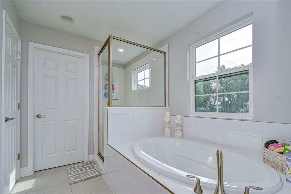 Image 22 of property listing at 14733 GALLOP RUN DRIVE, Lithia, FL 33547