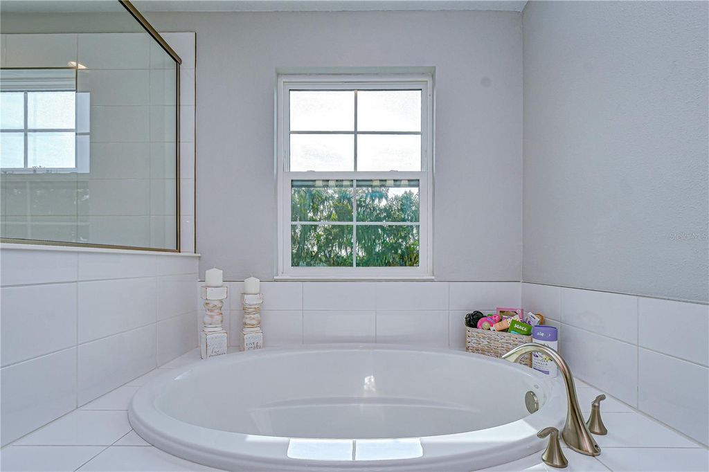 Image 23 of property listing at 14733 GALLOP RUN DRIVE, Lithia, FL 33547