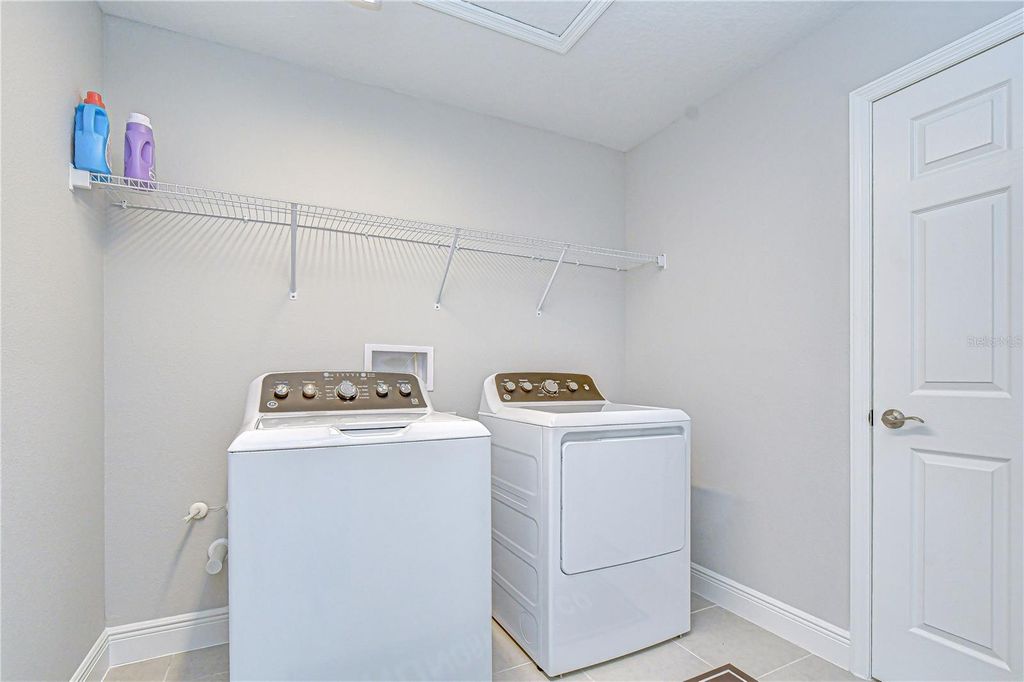 Image 30 of property listing at 14733 GALLOP RUN DRIVE, Lithia, FL 33547