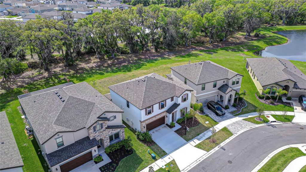 Image 36 of property listing at 14733 GALLOP RUN DRIVE, Lithia, FL 33547