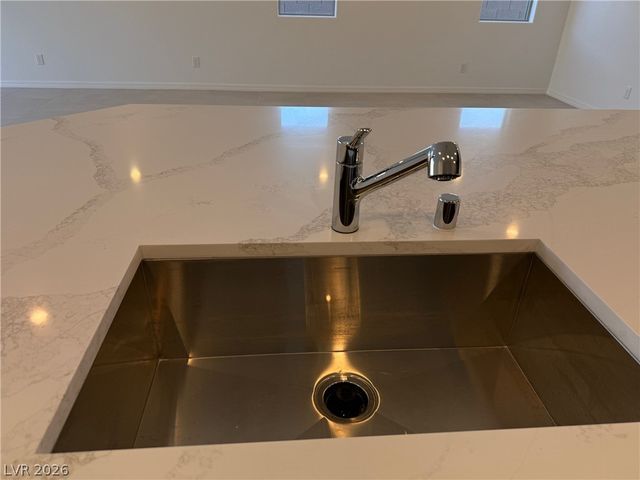 7706 WHISTLEBECK Avenue, Las Vegas, NV 89113