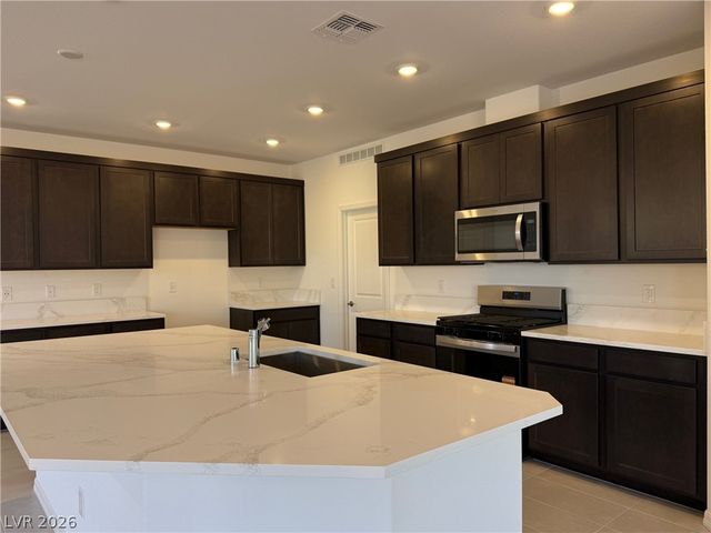 7706 WHISTLEBECK Avenue, Las Vegas, NV 89113