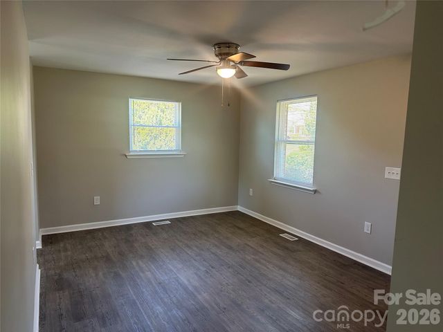 509 Skipwith Place, Charlotte, NC 28217