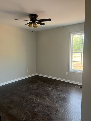 398 N Harris Rd, Portland, TN 37148