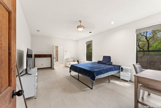 3915 Hunters Crest St, San Antonio, TX 78230