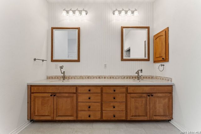 3915 Hunters Crest St, San Antonio, TX 78230