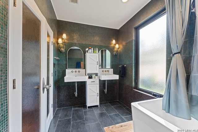 3915 Hunters Crest St, San Antonio, TX 78230