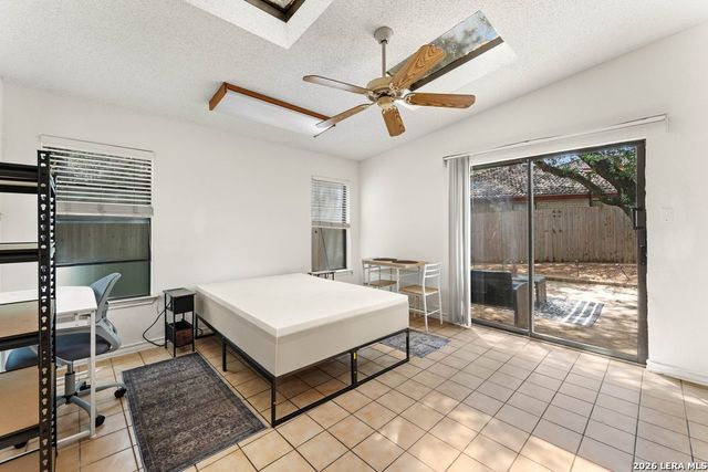 3915 Hunters Crest St, San Antonio, TX 78230