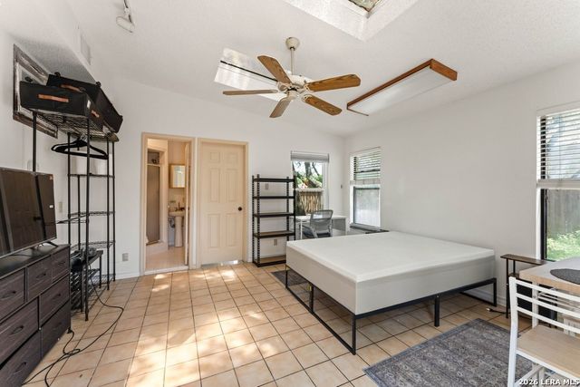 3915 Hunters Crest St, San Antonio, TX 78230