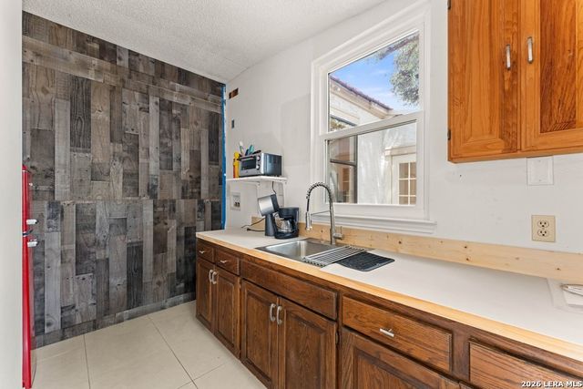 3915 Hunters Crest St, San Antonio, TX 78230
