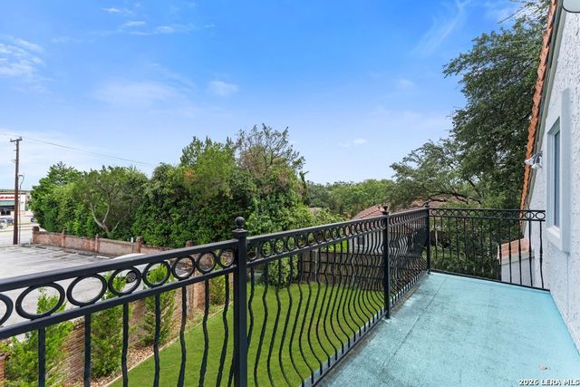 3915 Hunters Crest St, San Antonio, TX 78230