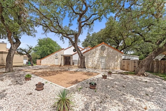 3915 Hunters Crest St, San Antonio, TX 78230