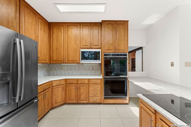3915 Hunters Crest St, San Antonio, TX 78230