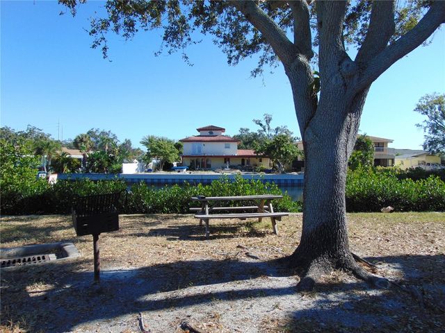 9119 TUDOR DRIVE E102, Tampa, FL 33615