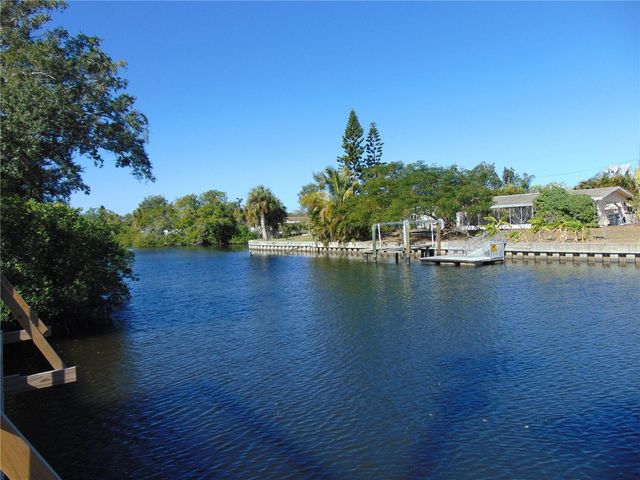 9119 TUDOR DRIVE E102, Tampa, FL 33615