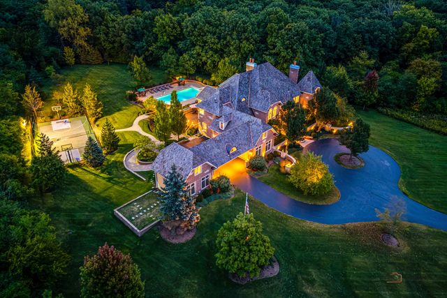 5 Jennifer Court, Barrington, IL 60010