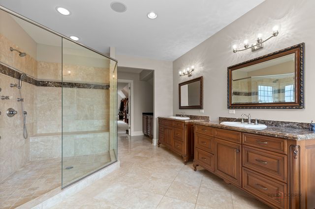 5 Jennifer Court, Barrington, IL 60010