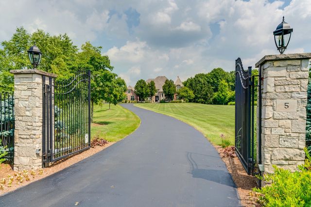 5 Jennifer Court, Barrington, IL 60010