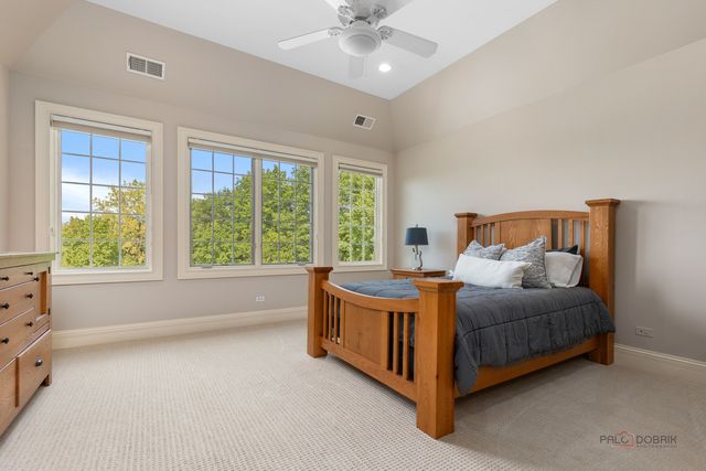 5 Jennifer Court, Barrington, IL 60010