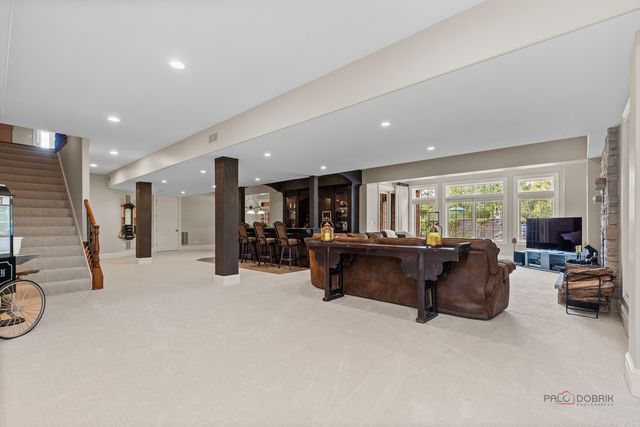 5 Jennifer Court, Barrington, IL 60010