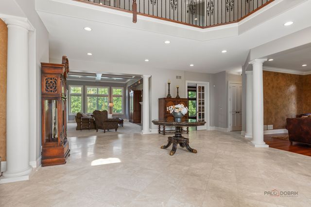 5 Jennifer Court, Barrington, IL 60010