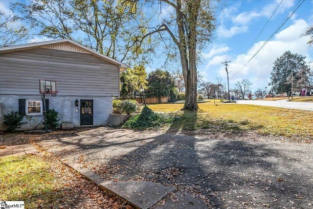 212 Shallowford Road, Greenville, SC 29607