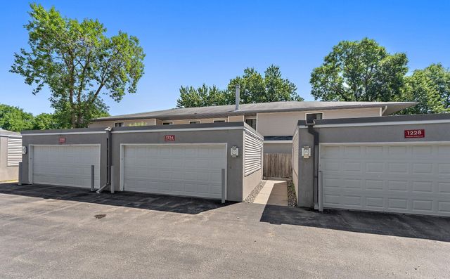 1224 Wagon Wheel Road, Hopkins, MN 55343