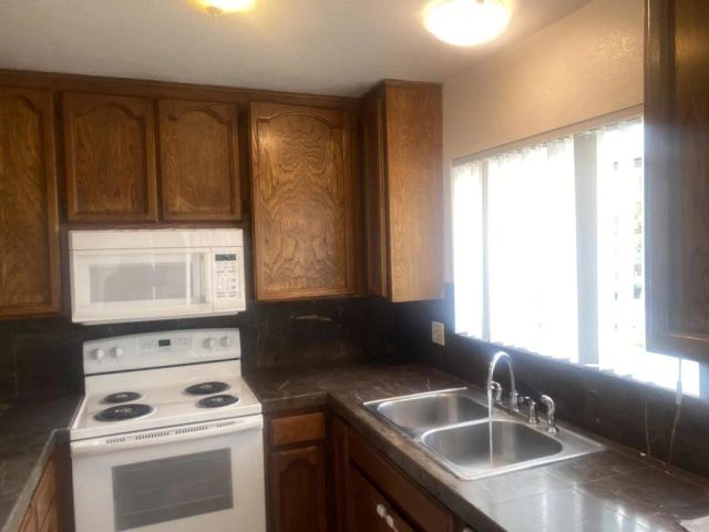 390 E Madison E, El Cajon, CA 92020