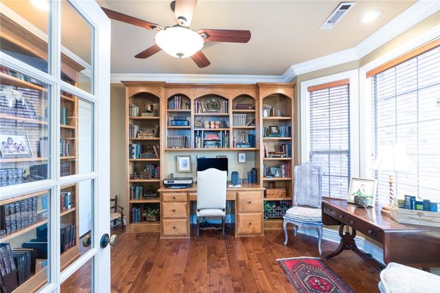 2468 N Covington Park Boulevard, Fayetteville, AR 72703