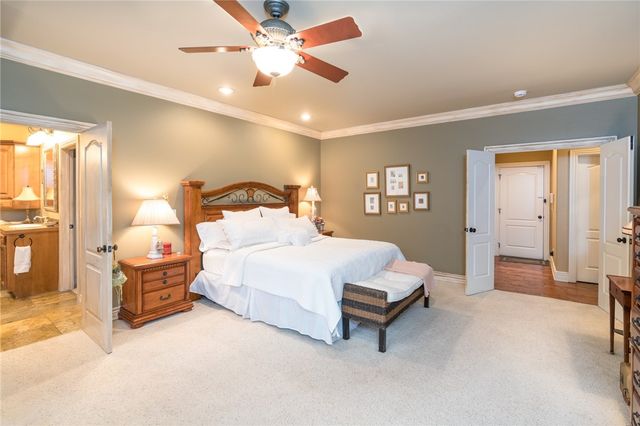 2468 N Covington Park Boulevard, Fayetteville, AR 72703