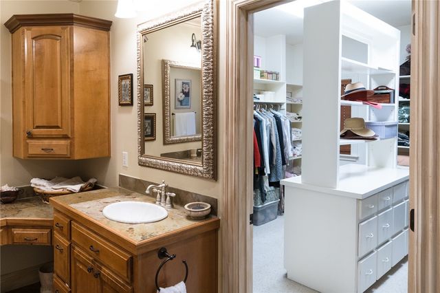 2468 N Covington Park Boulevard, Fayetteville, AR 72703